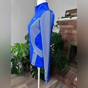 🛍️Fila sport Running pullover top with thumb holder excellent never worn